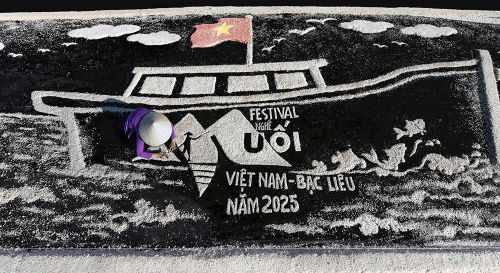 Muối Việt vươn khơi.