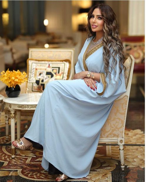 Nữ MC Sarah Khalifa. ↵