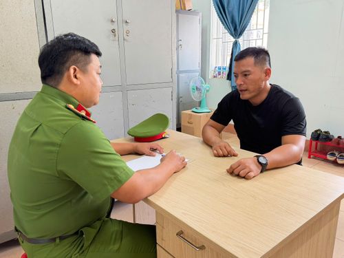 Đối tượng Thuận tại cơ quan Công an