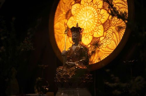 Vu Lan Bồn, mùa hiếu hạnh trở về trong mỗi người. Ảnh: Việt Nguyễn.