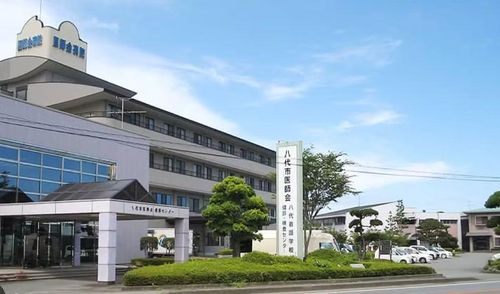Ông Shimada Shinya, giám đốc Bệnh viện Tổng hợp Yatsushiro, cho biết toàn bộ các ca phẫu thuật trong ngày xảy ra động đất đều được thực hiện thành công.