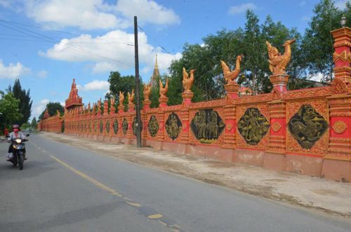Diện mạo vùng đồng bào dân tộc Khmer xã Hưng Hội, tỉnh Cà Mau ngày càng khởi sắc. Ảnh: Nguyên Du
