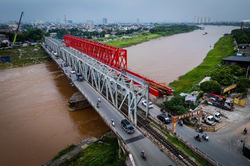  Dự án có tổng vốn đầu tư khoảng 1.800 tỷ đồng, bao gồm cầu đường bộ và cầu đường sắt. Hai hạng mục được xây dựng tách biệt hoàn toàn với cầu Đuống cũ hiện hữu. 