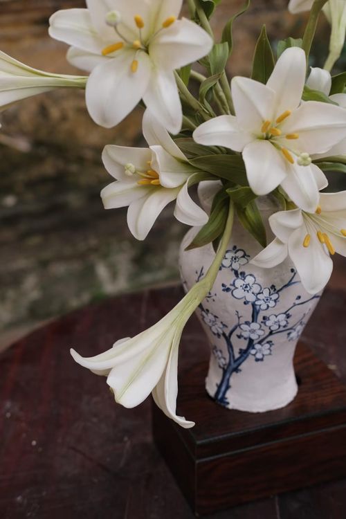 Khi hình ảnh được đăng tải lên mạng xã hội, nhiều người nhầm tưởng đây là bình hoa nghệ thuật hoặc hoa thật, không tin có thể ăn được. Dù nhận được nhiều lời hỏi mua, nhóm vẫn từ chối vì từ đầu không hướng đến mục đích kinh doanh. Cô chia sẻ: "Những sản phẩm này chỉ để trưng bày, thỏa mãn đam mê và lan tỏa tình yêu với các giá trị truyền thống nên nhóm không bán cũng như không định giá". 