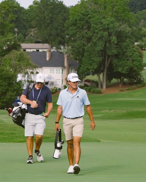 Jackson Koivun sinh ngày 23/5/2005 tại San Jose, bang California (Mỹ). Theo Golf Monthly, anh cầm gậy golf lần đầu khi mới 2 tuổi, nhờ cha là người truyền cảm hứng. Đến năm 7 tuổi, Koivun đủ khả năng đánh bại chính cha mình. Năm 17 tuổi, gia đình chuyển đến Chapel Hill, bang North Carolina, nhằm tạo điều kiện để Koivun phát triển ở các giải trẻ và có nhiều cơ hội vào đại học hơn. Sau đó, Gen Z thi đấu cho đội golf của Đại học Auburn (bang Alabama) - một trong những chương trình golf đại học mạnh nhất nước Mỹ.
