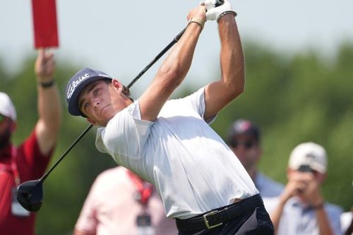 Koivun cũng lập thành tích chưa từng có khi 3 năm liên tiếp được bầu là Golfer hay nhất Southeastern Conference (SEC). Sau năm học thứ 2, chàng trai đủ điều kiện chuyển sang thi đấu chuyên nghiệp nhưng quyết định ở lại Auburn thêm một mùa giải. Đến tháng 6 năm nay, golfer sinh năm 2005 mới xác nhận sẽ từ bỏ năm học cuối đại học để theo đuổi PGA Tour.