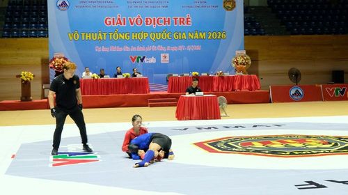 Các VĐV tranh tài ngay sau lễ khai mạc