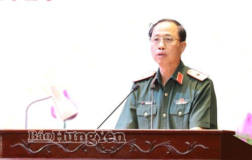 Thiếu tướng Nguyễn Đức Dũng, Ủy viên Thường vụ Đảng ủy, Phó Tư lệnh, Tham mưu trưởng Quân khu 3 phát biểu tại hội nghị.