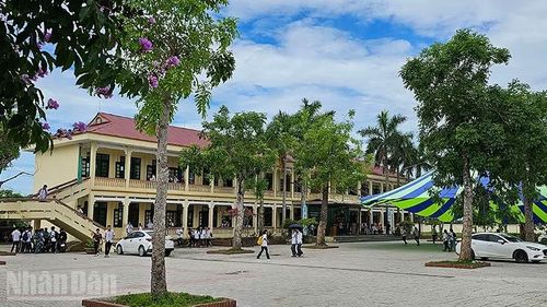 Cơ sở giáo dục trung học phổ thông ở xã Quảng Ngọc, tỉnh Thanh Hóa.