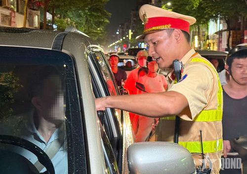  Ngoài ra CSGT còn kiểm tra các phương tiện ô tô và không phát hiện có trường hợp vi phạm nào. 
