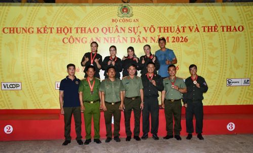 Đội tuyển bắn súng Công an TP Đà Nẵng nhận giải Nhì, Ba đồng đội nữ nội dung súng ngắn phối hợp điểm xạ tiểu liên MP5 ban đêm và nội dung súng ngắn phối hợp điểm xạ tiểu liên AK ban đêm.