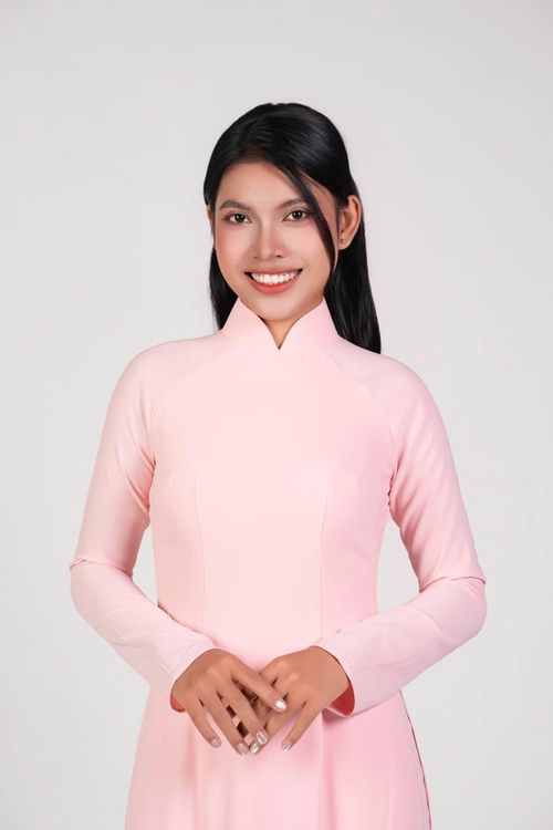 Nèang Lin (SBD 15), sinh 2003, quê An Giang. Cô cao 1,64 m, nặng 54 kg, là cựu sinh viên ngành Ngôn ngữ Anh, Đại học Cần Thơ. Tại buổi sơ khảo, cô gây ấn tượng khi diện trang phục truyền thống của dân tộc Khmer cùng khả năng nói tiếng Anh lưu loát. Thí sinh đến từ An Giang có nét đẹp sắc sảo, khác biệt trong số các cô gái.