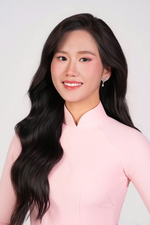 Trương Văn Tú Tâm (SBD 41), sinh năm 2003, đến từ Đắk Lắk. Cô cao 1,68 m và đã tốt nghiệp ngành Kinh doanh quốc tế.