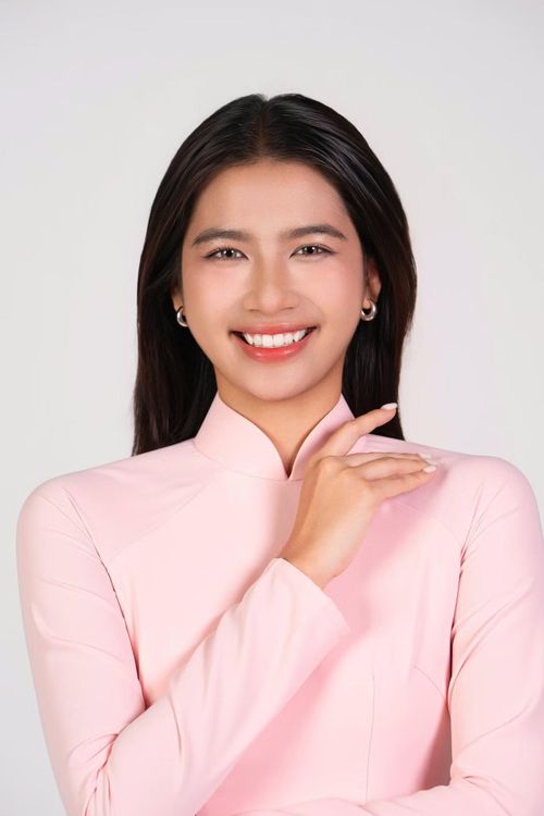 Lưu Phương Anh (SBD 09), sinh năm 2002, quê Hải Phòng. Cô cao 1,71 m, số đo 86-58-92 cm. Trả lời Tiền Phong, Phương Anh nói cô hồi hộp đến mức không nhận ra tên mình khi MC công bố kết quả. “Phải tới khi mấy anh chị đứng gần nhắc tôi mới giật mình và bước lên sân khấu”, cô kể. Phương Anh đã sắp xếp công việc tại TPHCM để tập trung cho cuộc thi, đồng thời duy trì tập gym, cardio, ăn uống đủ chất và nghỉ ngơi điều độ.