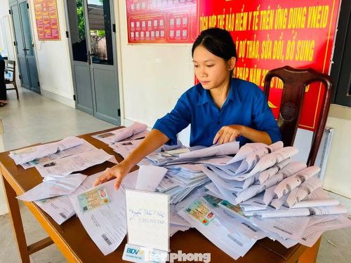 Không chỉ hỗ trợ người dân sử dụng các nền tảng số, tuổi trẻ Nghệ An còn trực tiếp tham gia hoàn thiện cơ sở dữ liệu phục vụ quản lý nhà nước.