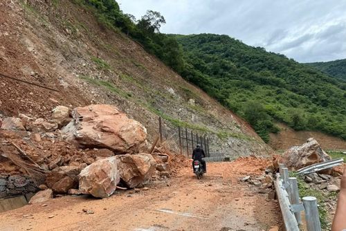 Đến 13h cùng ngày, tuyến đường cơ bản đã thông suốt.