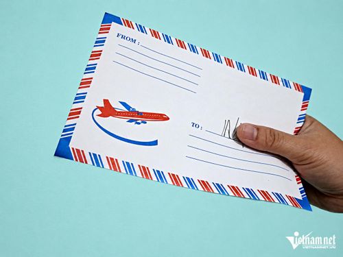 Mỗi tháng gửi mẹ chồng 5 triệu, lòng tôi lại ấm ức không thôi. Ảnh minh họa: H.N
