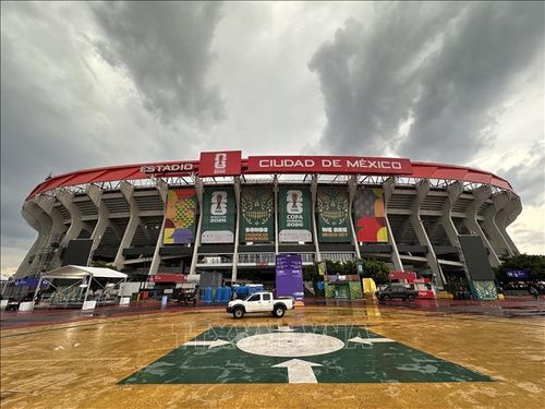Phía ngoài sân vận động Azteca. Ảnh: Anh Ngọc/PV TTXVN từ Mexico