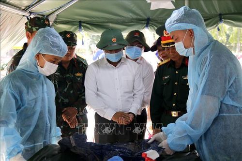 Lãnh đạo UBND tỉnh Lâm Đồng kiểm tra công tác lấy mẫu hài cốt tại Nghĩa trang Liệt sĩ Bình Thuận.