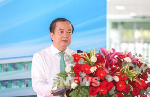 Ông Nguyễn Hồng Thanh, Phó Chủ tịch UBND tỉnh Tây Ninh phát biểu tại Lễ bàn giao Trường Trung học cơ sở Nguyễn Thái Học và Trường Tiểu học Duy Tân. Ảnh: Giang Phương - TTXVN