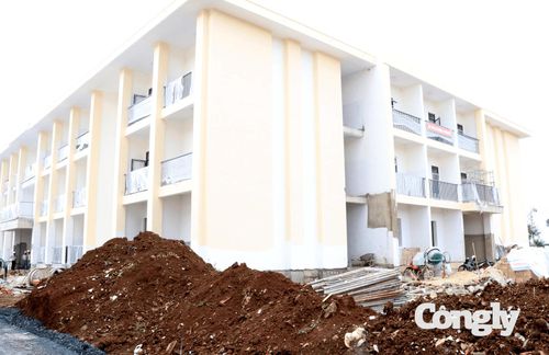 Dự án xây dựng và cải tạo, sửa chữa một số hạng mục Trường THPT Chuyên Bảo Lộc đã hoàn thành khoảng 90% khối lượng.