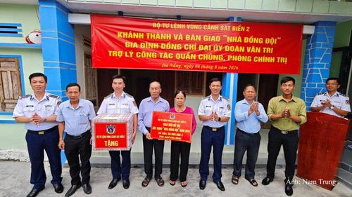  Bộ Tư lệnh Vùng Cảnh sát biển 2, lãnh đạo địa phương trao quà tặng gia đình Đại úy Đoàn Văn Tri 