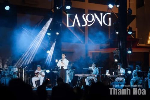 Các chương trình biểu diễn âm nhạc về đêm tại Khu nghỉ dưỡng Lasong, Khu đô thị Vlasta Sầm Sơn thu hút du khách.