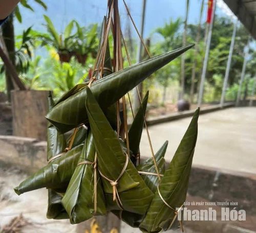 Bánh sừng bò của bà con dân tộc Mường thôn Lâm Sơn, xã Thạch Quảng.