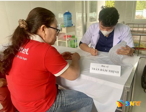 Ngành y tế thành phố tăng cường sàng lọc chủ động cho người dân tại cộng đồng. Ảnh: L.H