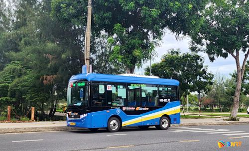 Xe buýt điện hoạt động trên tuyến số 07: Xuân Diệu - Bến xe Phía Nam. Ảnh: NGỌC QUỐC