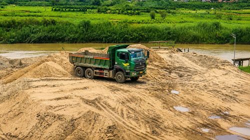 Các đơn vị được cấp phép khai thác khoáng sản trên địa bàn xã Đam Rông 3, về cơ bản đều tuân thủ tốt các quy định của pháp luật, đồng thời, tạo nguồn thu đáng kể cho ngân sách địa phương