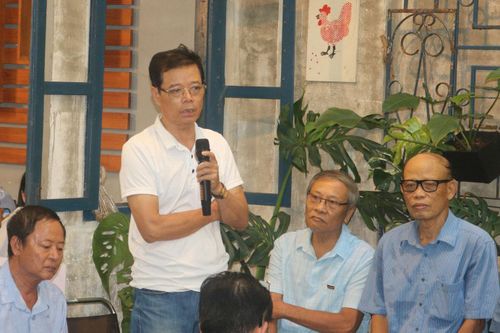 Người dân Tổ dân phố 3 nêu một số kiến nghị với lãnh đạo phường.