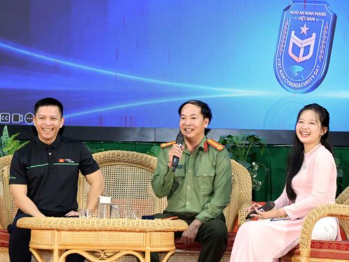 Các đại biểu chia sẻ tại tọa đàm.