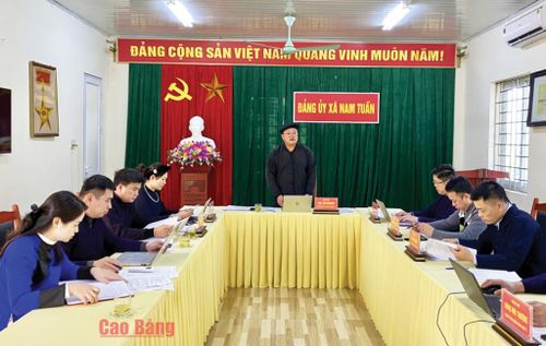 Các cuộc họp của Đảng ủy xã Nam Tuấn mang đậm bản sắc văn hóa dân tộc.