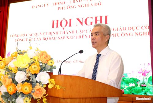 Đồng chí Nguyễn Hồng Sơn Bí thư Đảng ủy phường Nghĩa Đô phát biểu tại Hội nghị. Ảnh: MT