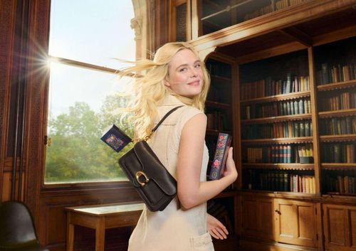 Nữ diễn viên Reese Witherspoon, nữ ca sĩ Dua Lipa, người mẫu Kaia Gerber, nữ diễn viên Elle Fanning đều có câu lạc bộ sách của riêng mình, thu hút lượng fan tham gia đông đảo. Ảnh: People.