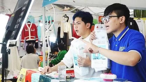 Xu hướng bán hàng qua nền tảng livestream đang phát triển mạnh mẽ. (Ảnh: NAM NGUYỄN)