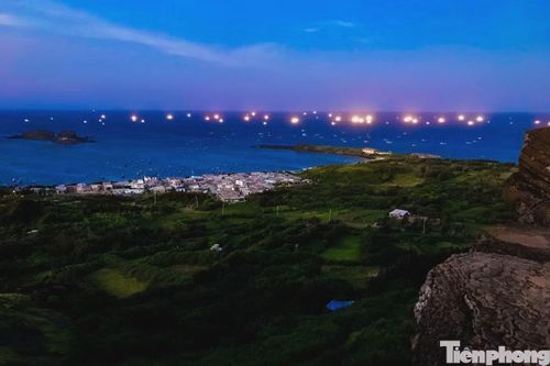 Giữa nhịp phát triển ngày càng sôi động của du lịch biển đảo, vẻ đẹp nguyên sơ và cuộc sống bình dị của người dân vẫn là những giá trị tạo nên sức hút riêng cho đặc khu Phú Quý.