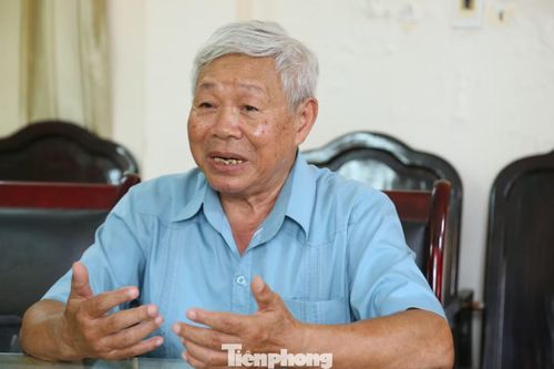 Ông Triển rưng rưng khi nhắc về đồng đội.
