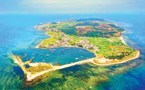Một góc đặc khu Lý Sơn (Đảo Lớn) - hòn đảo đang hướng tới mục tiêu trở thành trung tâm du lịch biển đảo của miền Trung, cả nước và quốc tế