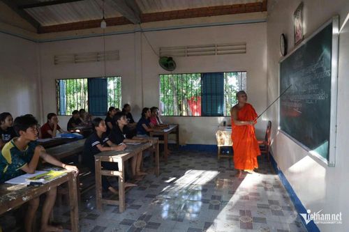 Một lớp dạy chữ Khmer tại chùa Sóc Tia. Ảnh: Tào Đạt