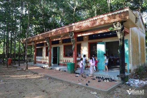 Không gian tổ chức lớp học tại chùa Sóc Tia. Ảnh: Tào Đạt