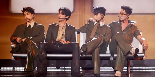 Tiết mục 'Run to you'.