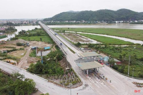 Hiện tại cầu Bến Thủy 1 và Bến Thủy 2 là tuyến giao thông huyết mạch giúp 2 tỉnh Hà Tĩnh và Nghệ An kết nối với nhau.