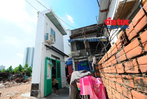 Nhiều căn nhà siêu nhỏ xuất hiện tại khu vực giải phóng mặt bằng cho dự án rạch Xuyên Tâm. Ảnh: An Hiếu/Báo Tin tức và Dân tộc