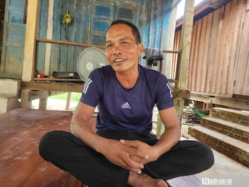 Bí thư Chi bộ bản Rào Con Hồ Văn Kiên chia sẻ về những đổi thay của bản làng khi có điện.