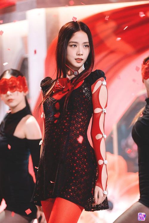 Jisoo nhấn mạnh rằng cô không bao giờ quên BLACKPINK có được ngày hôm nay nhờ sự yêu thương và đồng hành của khán giả.