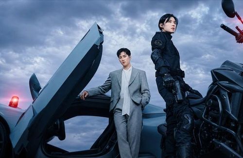 Flex X Cop 2 xếp thứ ba với rating 5,8%, tiếp tục phát sóng trên SBS TV vào thứ Sáu và thứ Bảy, với Ahn Bo-hyun và Park Ji-hyun đóng chính. Phần hai tiếp tục câu chuyện về Jin Yi-soo, thiếu gia tài phiệt đời thứ ba nay đã trở thành một cảnh sát thực thụ. Với lợi thế về tiền bạc, quyền lực cùng những cách điều tra khác thường, Yi-soo tiếp tục tham gia phá giải các vụ án phức tạp. So với phần trước, phạm vi câu chuyện được mở rộng, đưa nhân vật đối mặt với nhiều vụ án liên quan đến các thế lực tội phạm và giới nghệ sĩ, qua đó duy trì màu sắc hành động pha hài đặc trưng của series.