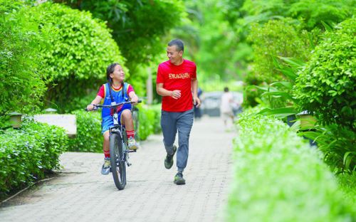 Trách nhiệm dành thời gian bên con không chỉ thuộc về người mẹ