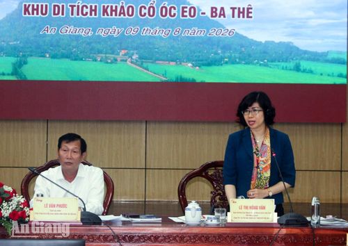 Bà Lê Thị Hồng Vân, Cục trưởng Cục Ngoại vụ và Ngoại giao văn hóa (Bộ Ngoại giao), Tổng Thư ký Ủy ban Quốc gia UNESCO Việt Nam, phát biểu tại hội nghị.